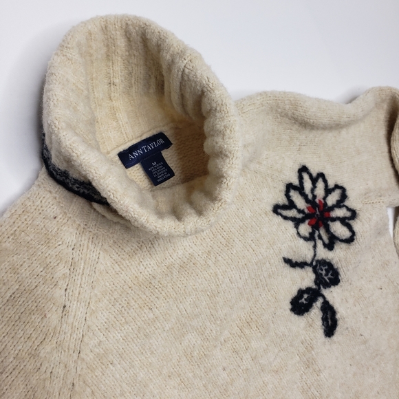 Womens turtleneck sweater - Picture 3 of 3